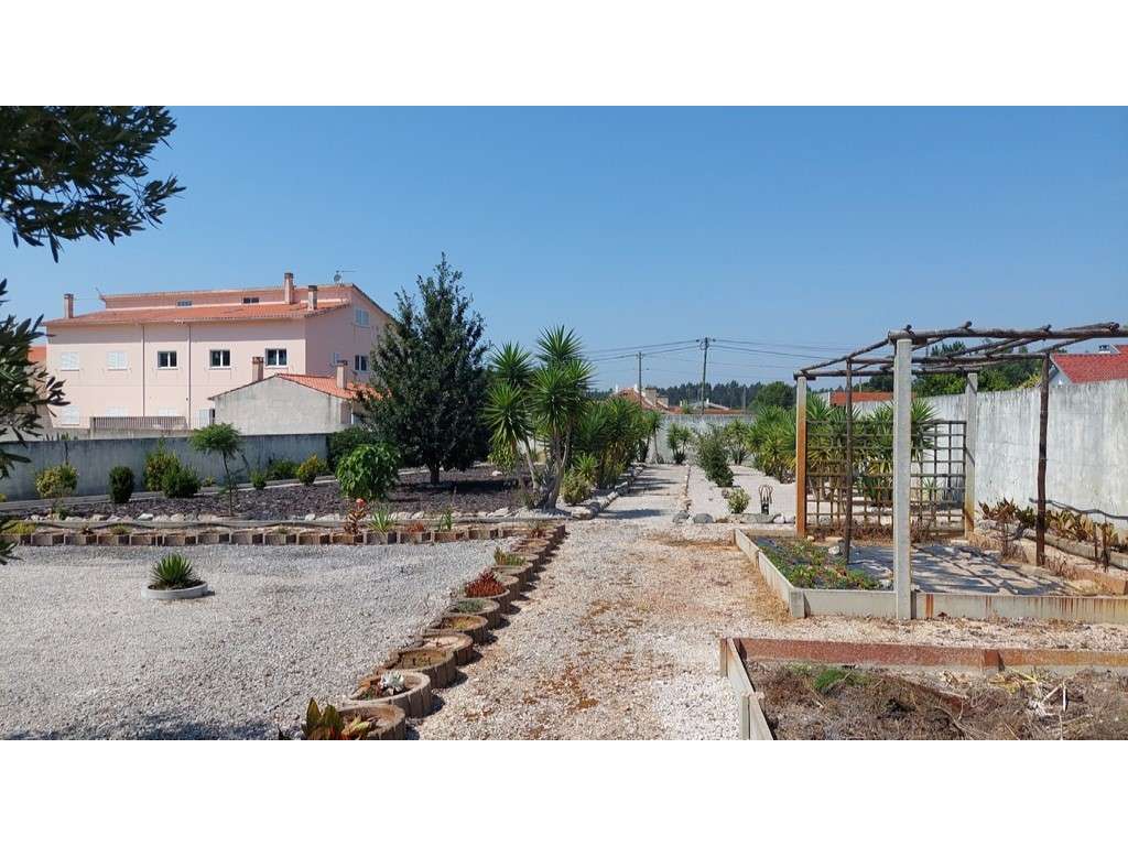 Moradia térrea, individual T4 com piscina e jacuzzi, zona Coimbrão-33