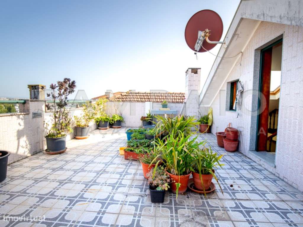 Andar Moradia T3+ Sótão - Campanhã - Grande imagem: 1/21