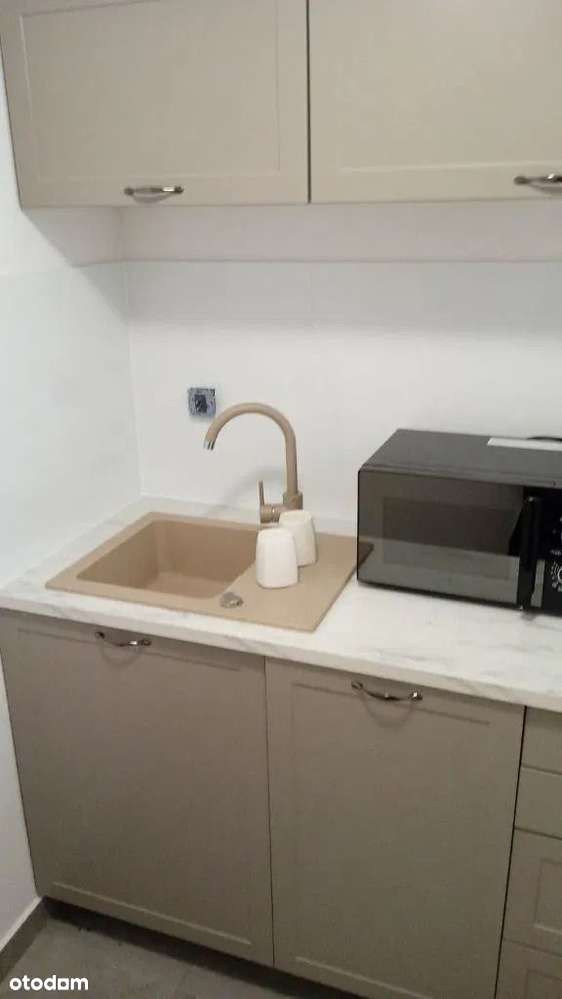 Lokal z własnym wejściem i funkcją apartamentową-3