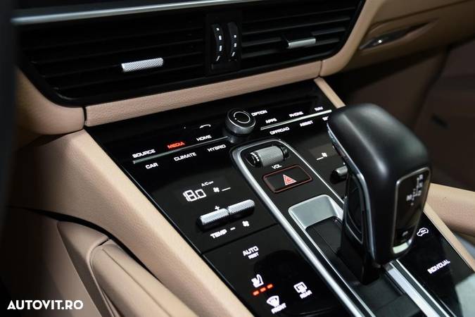 Porsche Cayenne E-Hybrid Tiptronic S Platinum Edition - 30