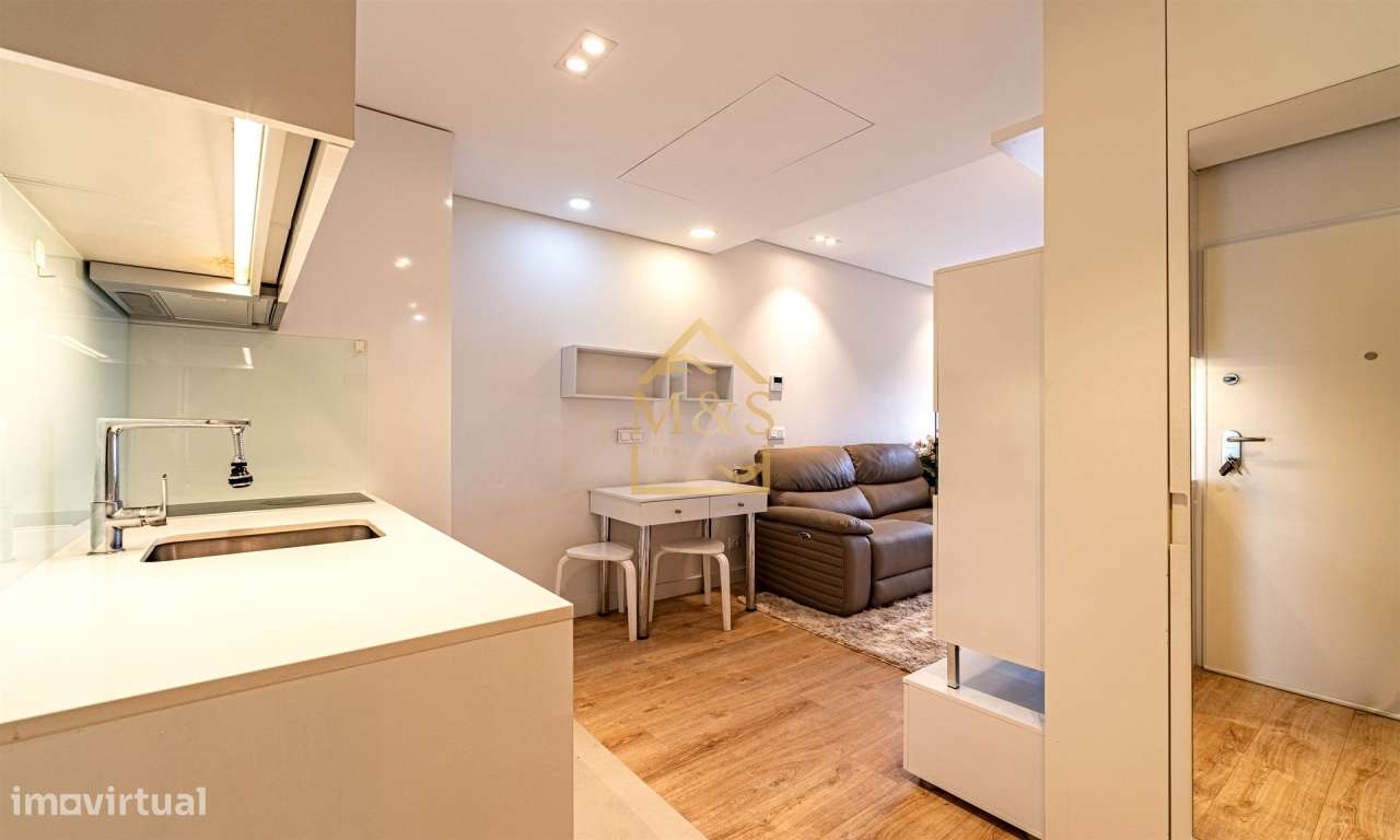 Apartamento T1 , Vistas Rio , Cond.Fechado, varanda, garagem,Antas-9