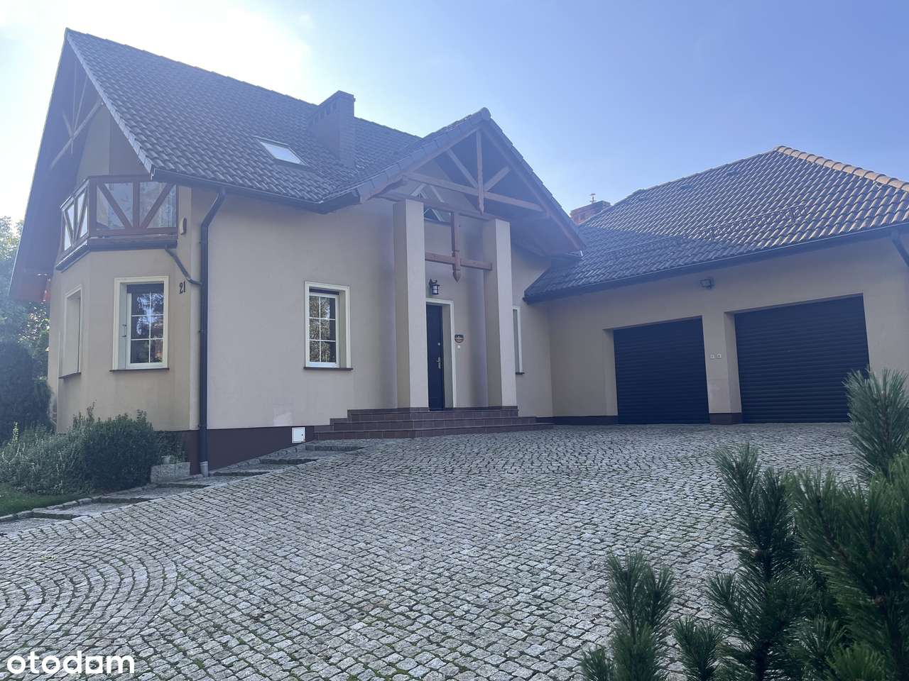 Wolnostojący dom z garażem