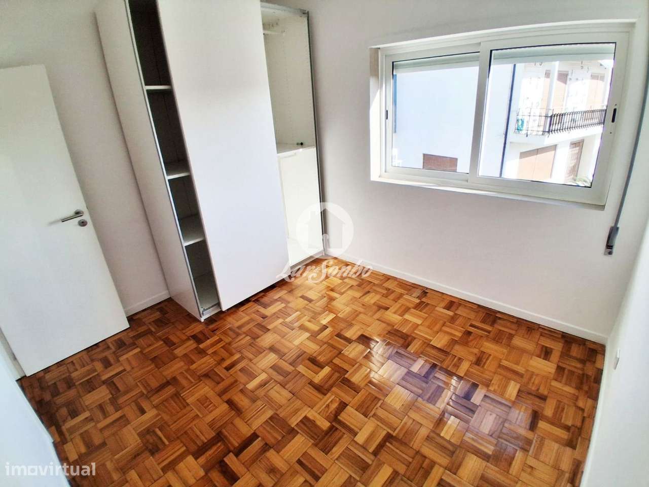 Andar moradia T3 totalmente renovado, com três frentes e excelente ...-13