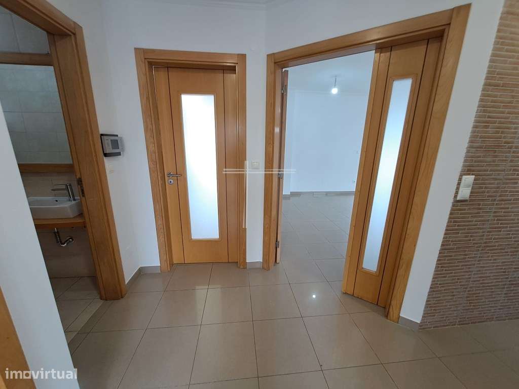 Moradia isolada T5 renovada, arquitetura contemporânea com garagem ... - Grande imagem: 5/41