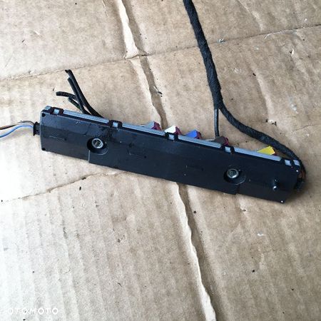 WZMACNIACZ ANTENOWY AUDI Q7  4L0035225F - 1