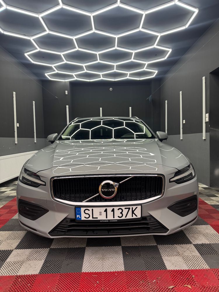 Volvo V60 II B3 B Essential 2023