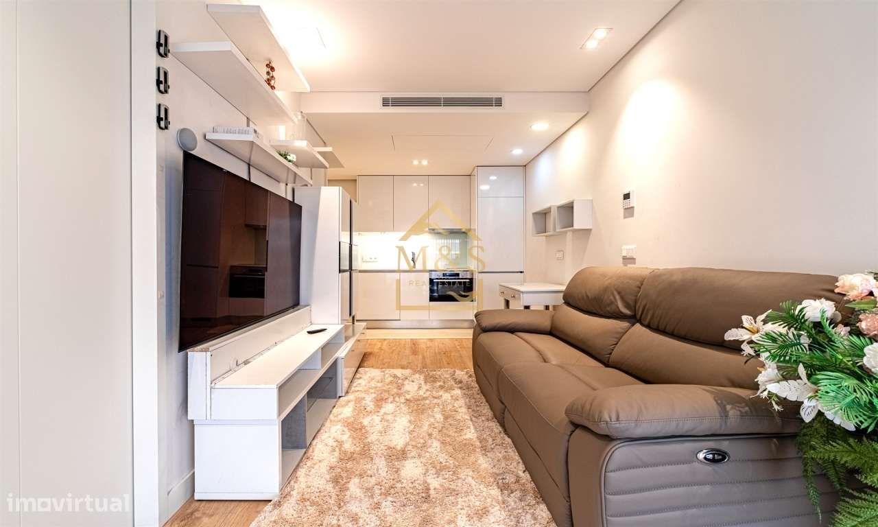 Apartamento T1 , Vistas Rio , Cond.Fechado, varanda, garagem,Antas-6