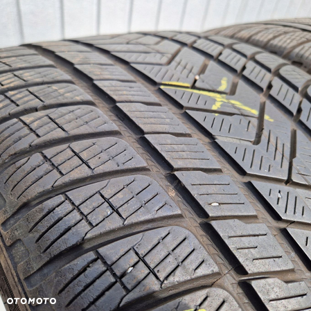 PIRELLI SCORPION WINTER 305/35R21 109V 5,5mm 2X 18R - 2