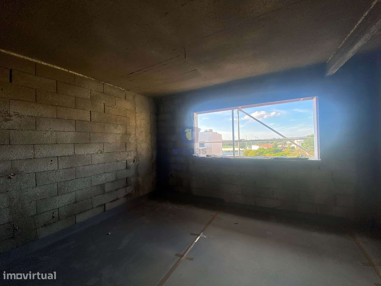 Apartamento em Construção junto ao Colégio! Tem 3 quartos, um deles em - Grande imagem: 5/17