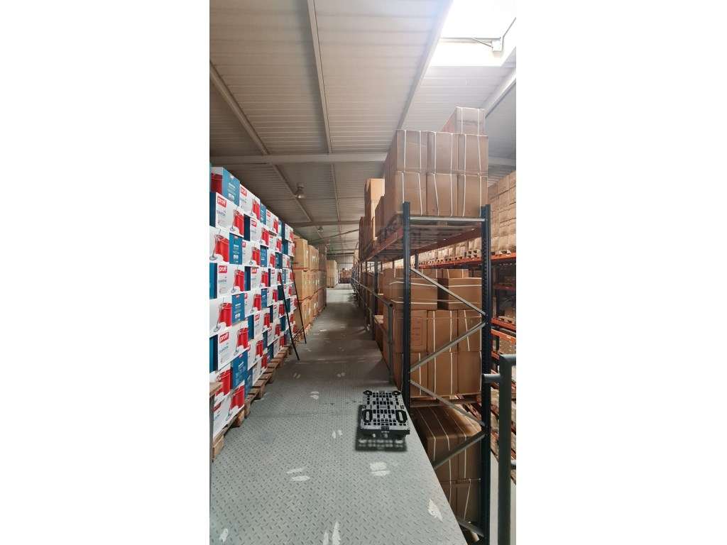 Amplo Armazém com escritórios na Nacional 10, Alverca do Ribatejo-28