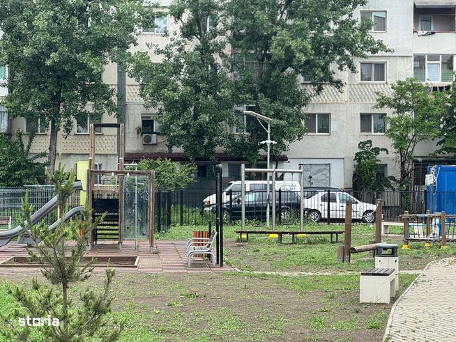 Apartament cu 3 camere, bloc din 80' zona Careffour Felicia-0