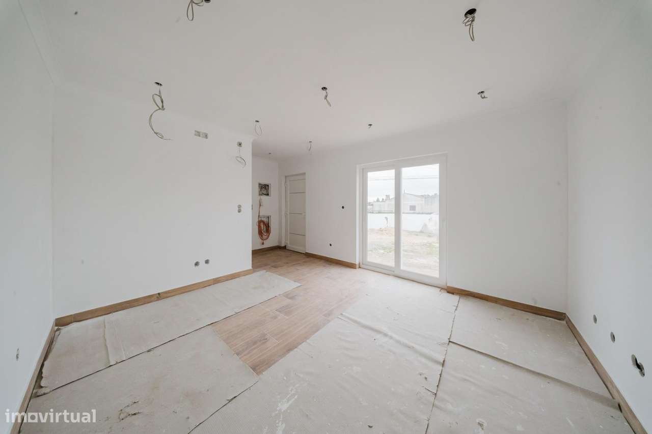 Moradia T2 Nova com Jardim e Estacionamento em Fontanelas - Grande imagem: 4/21