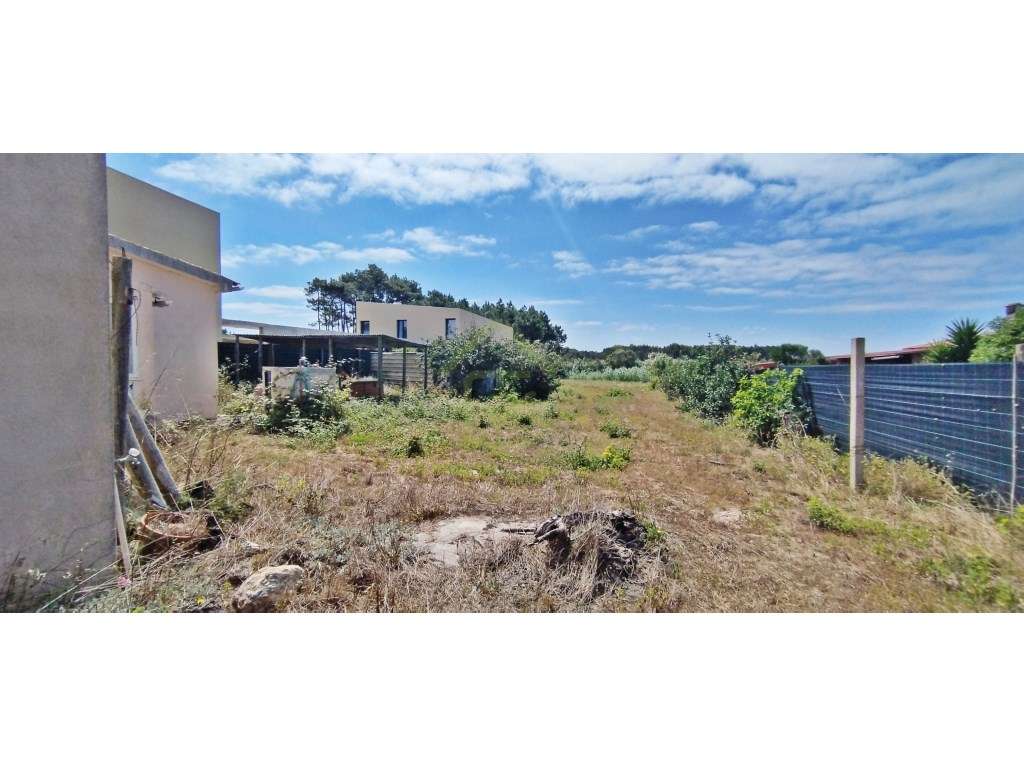 Casa térrea inserida em terreno com 1590 m2, junto às Praias - Grande imagem: 2/9
