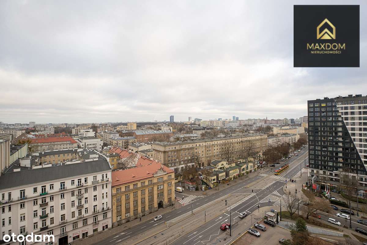 Przy samym wejściu do Metra Płocka + parking-17
