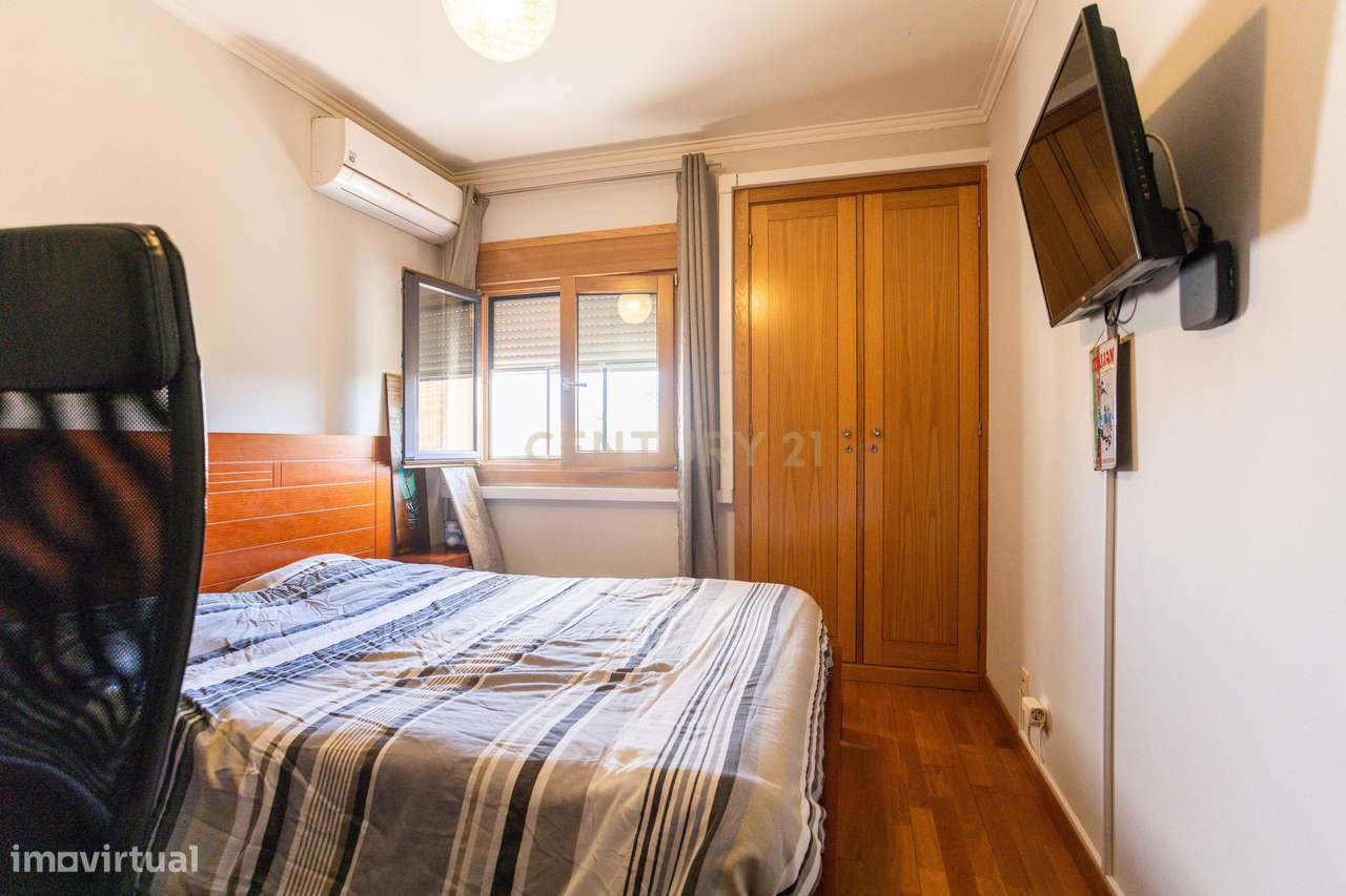 Apartamento T2 na Ribeirada com Garagem e Arrecadação-27