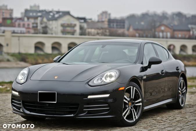 Porsche Panamera 4 Edition - 1