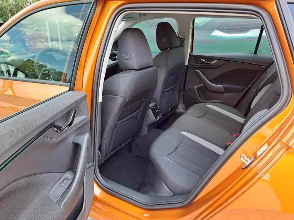 SKODA KAMIQ 1.0 TSI 115KM DSG DRIVE, bezdotykowo otwierana pokrywa bagażnika