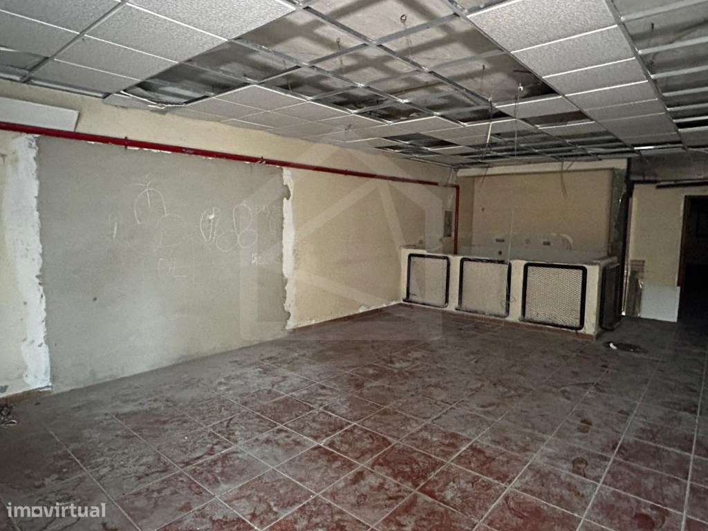 Loja em Paredes - Grande imagem: 4/17