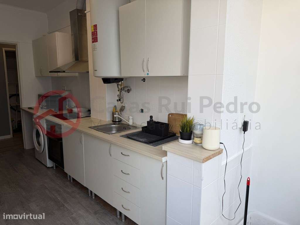 Apartamento T4 remodelado, a 5 minutos do metro do Laranjeiro, Almada - Grande imagem: 2/34