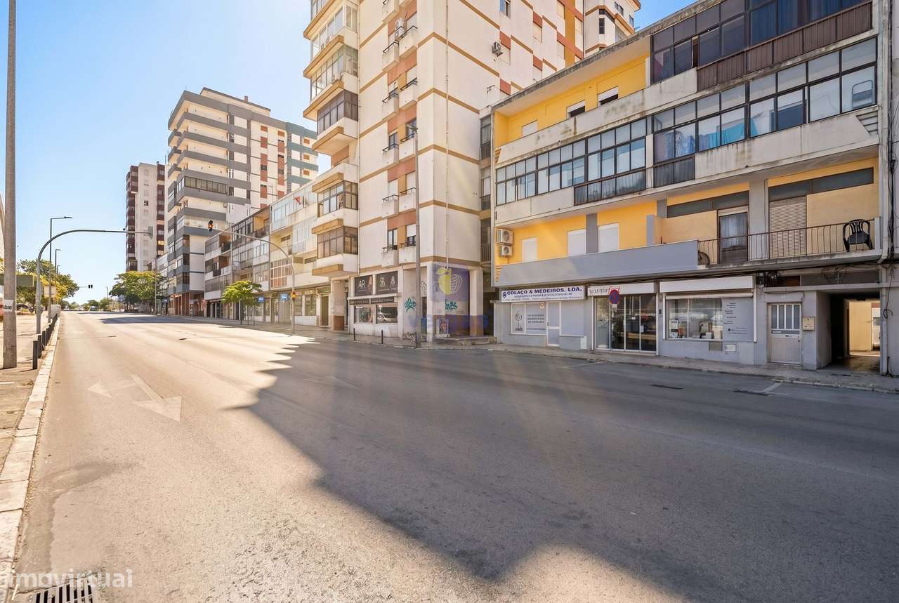 Apartamento T4 Remodelado – Conforto e Modernidade no Barreiro-28