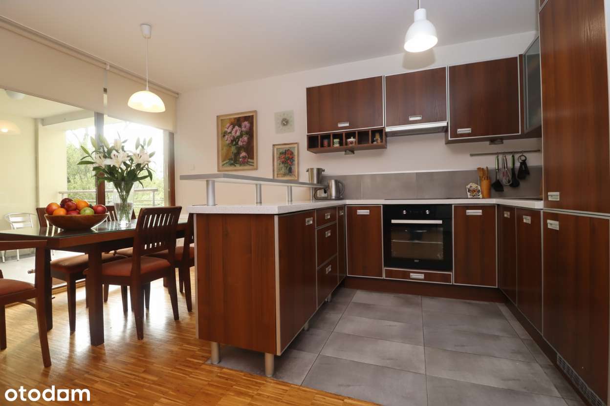 Komfortowy apartament z garażem i dużym tarasem, 2002 rok-0