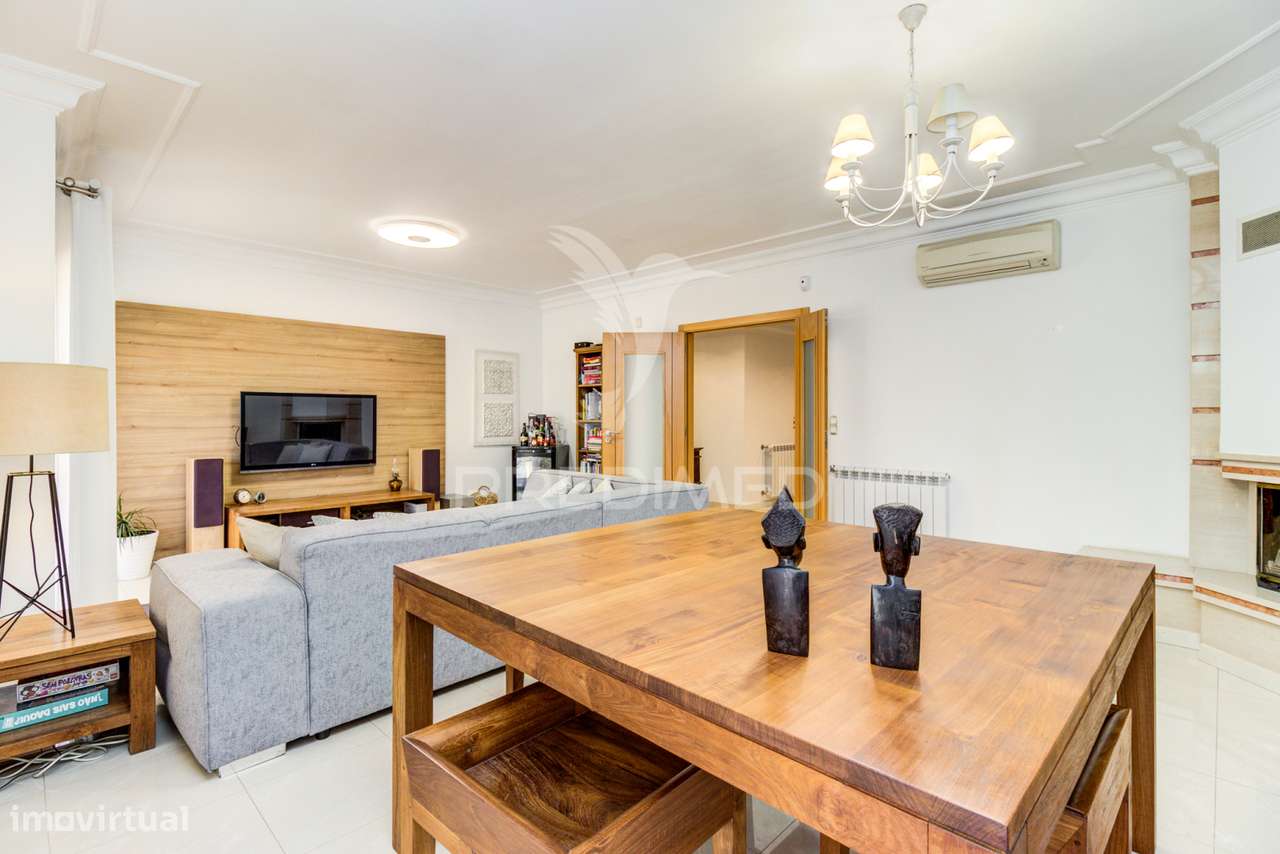 Moradia T5 - Vialonga, garagem p 5 carros, jardim e piscina - Grande imagem: 5/37