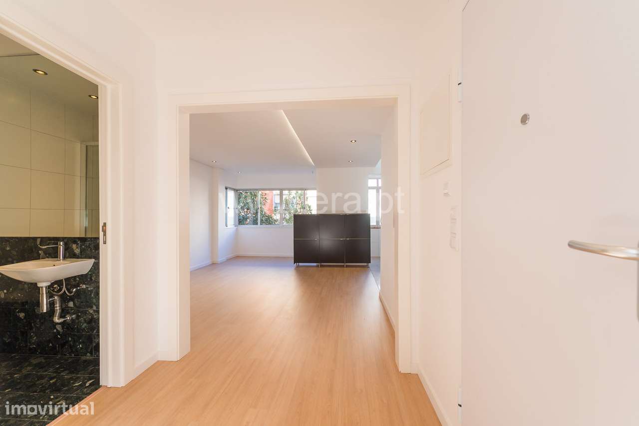 T2 Totalmente Remodelado a 5 Minutos do Metro — Odivelas-11