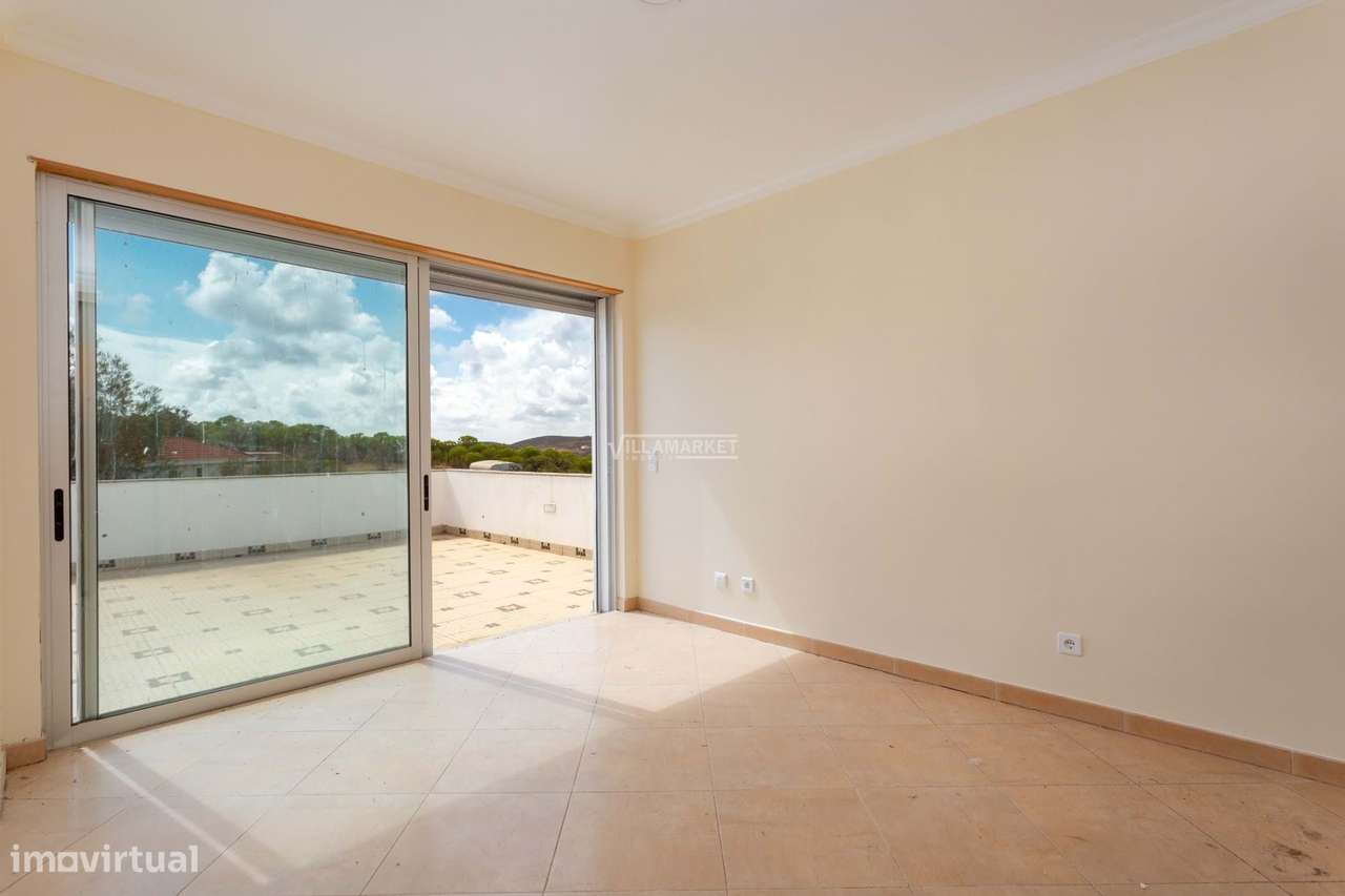 VILLA V3 composta por 2 andares com 435 m2 de terreno situada em Cotov-21