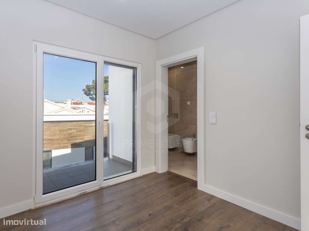 Moradia isolada T5 acabamentos Premium/ piscina e garagem-45