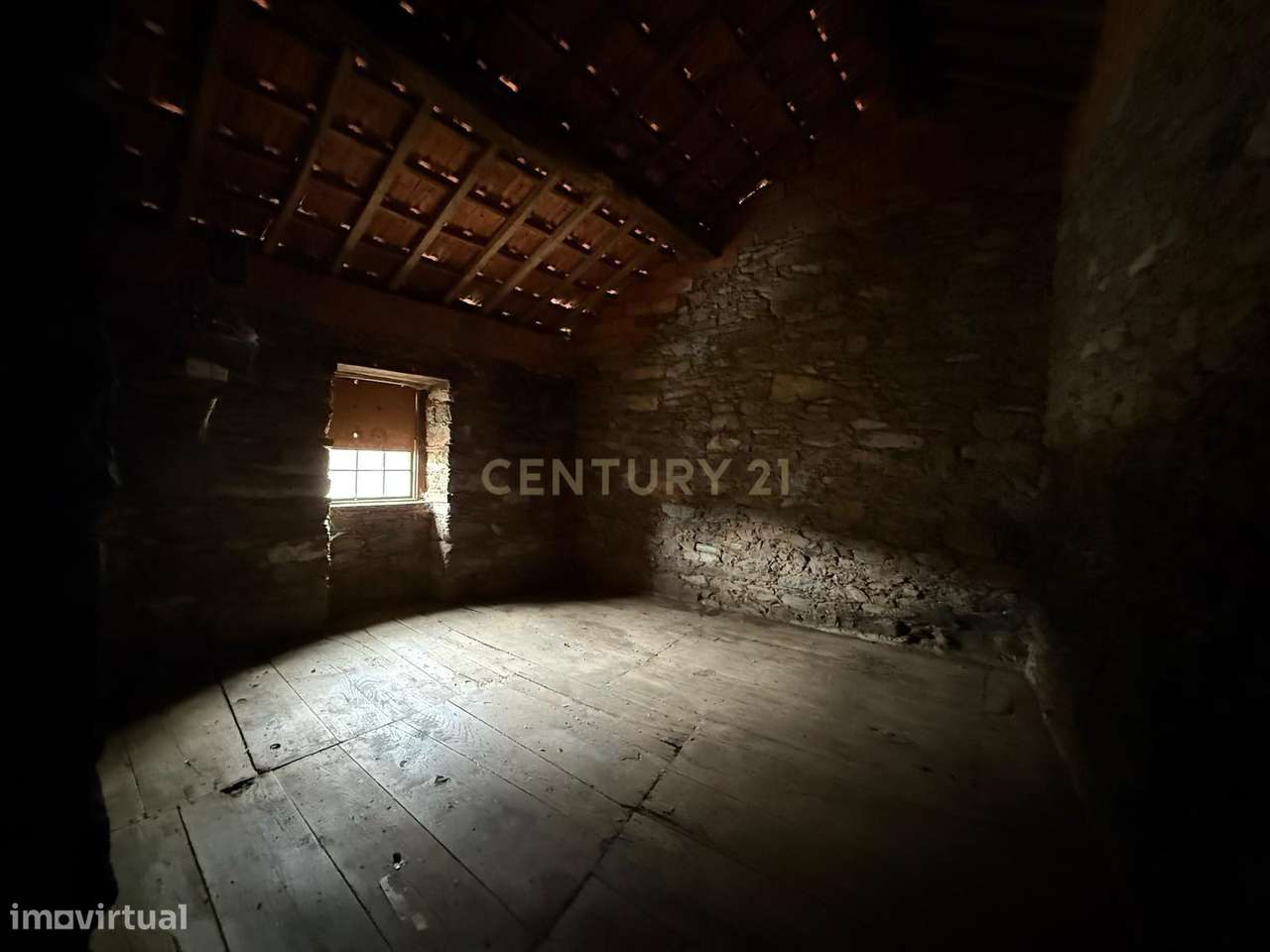 Casa para Recuperar com Jardim e Vista para a Montanha em Bragança - Grande imagem: 3/8