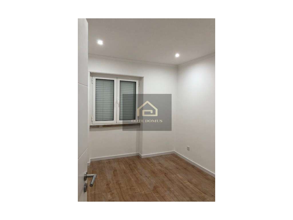 T1 Totalmente Remodelado com elevador e junto ao Metro - Reboleira!-30