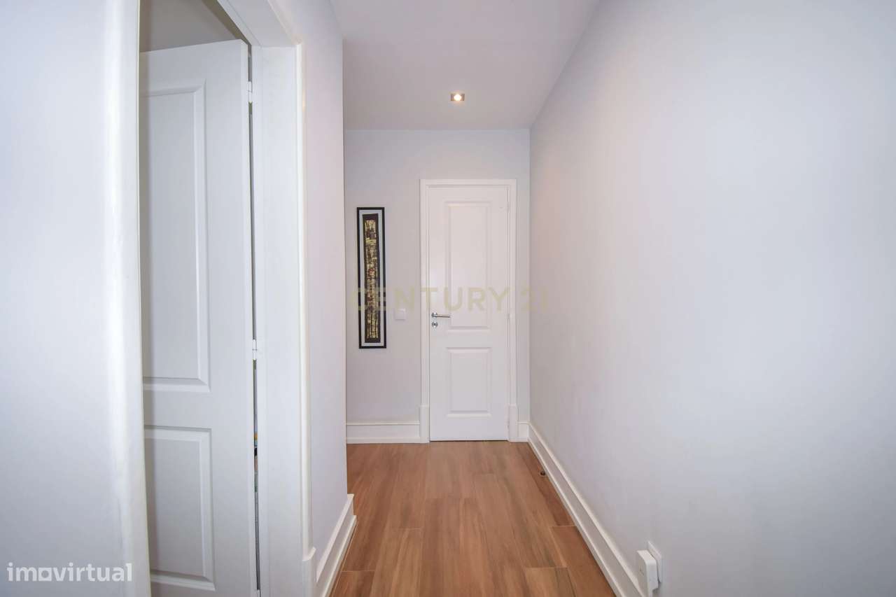 T3 Renovado | Luminosidade Natural | Localização Premium na Alameda /-14