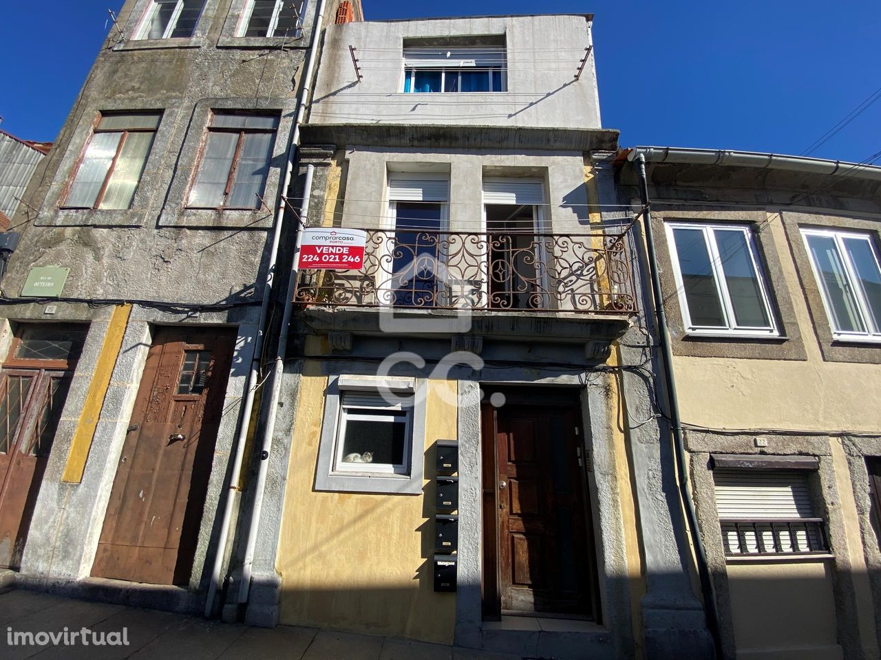 Prédio para venda em zona Exclusiva do Porto, junto ao Douro