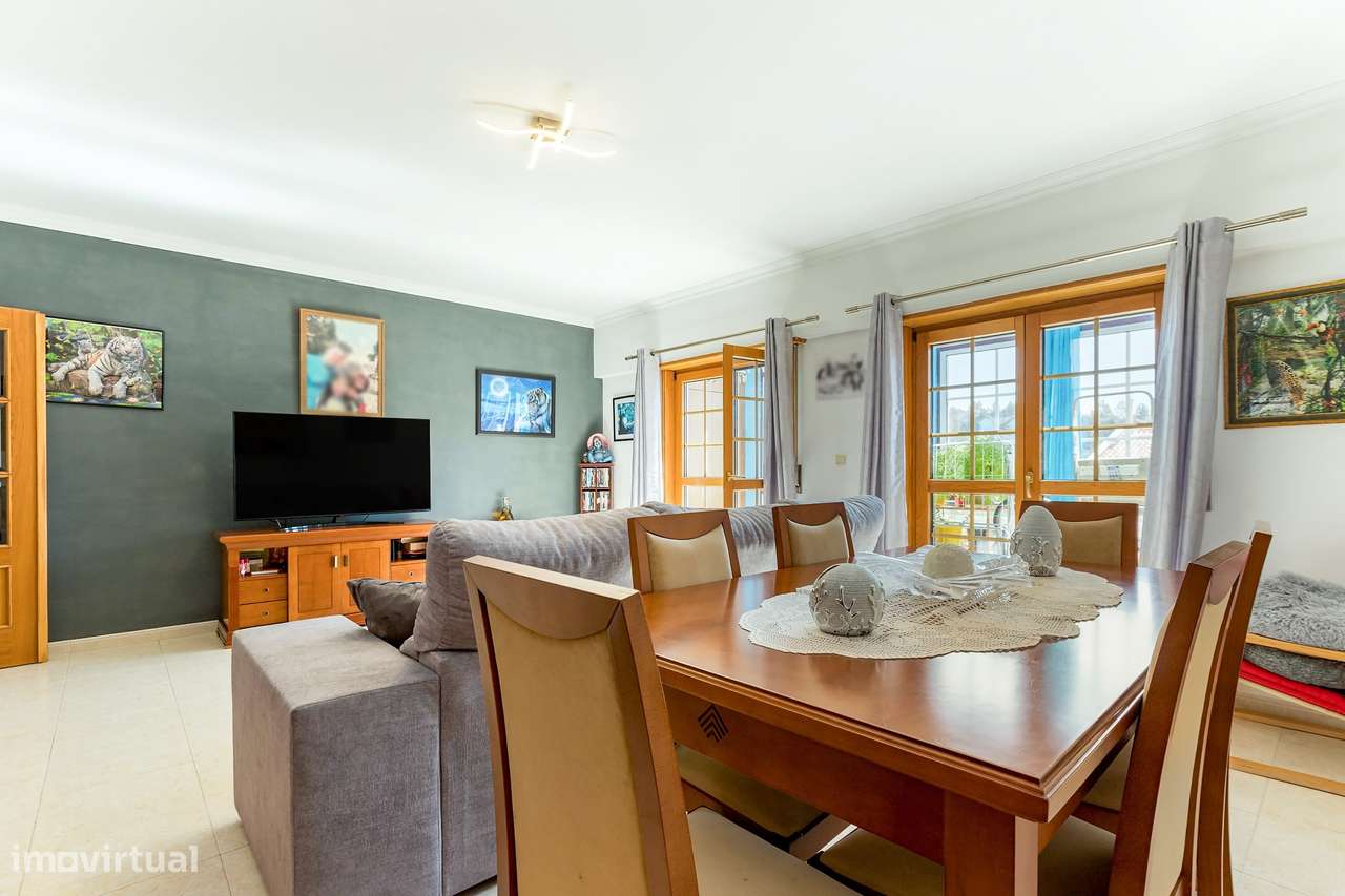 T3 com 139m² | 2 Varandas | 2 Frentes | Lugar Parqueamento | Vialonga - Grande imagem: 3/23