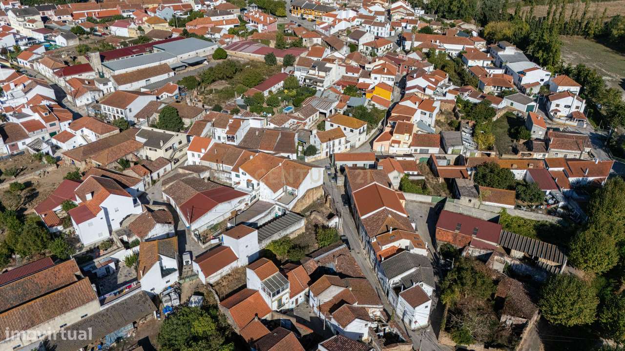 Prédio Urbano em Ruína em Labrugeira-21