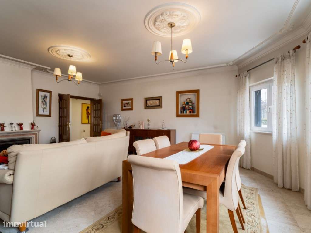 Moradia T4+1 localizada no bairro do 'Casal Novo'.-22