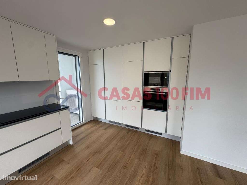 Apartamento T3 novo com varandas e vista castelo em Leiria-6