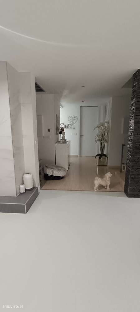 Moradia T5 de Luxo com Piscina e Garagem-21