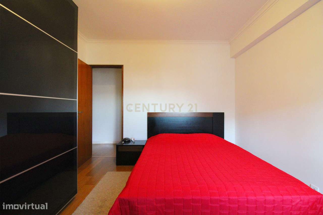 Apartamento T3 com Vista Panorâmica em Almada-20