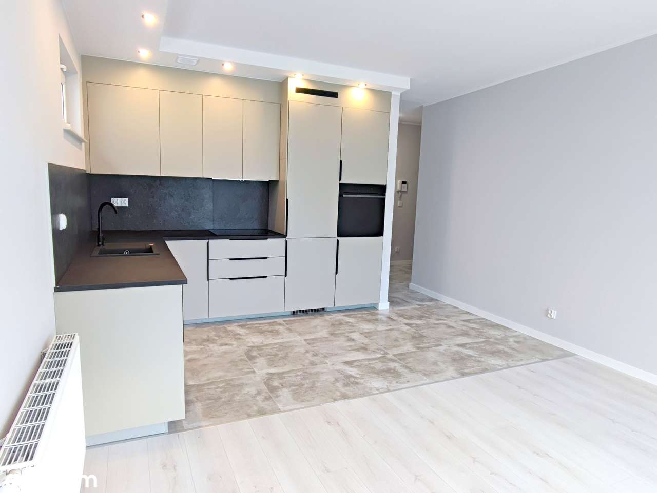 Komfortowe • Duży balkon • Plus garaż • Pod klucz-0