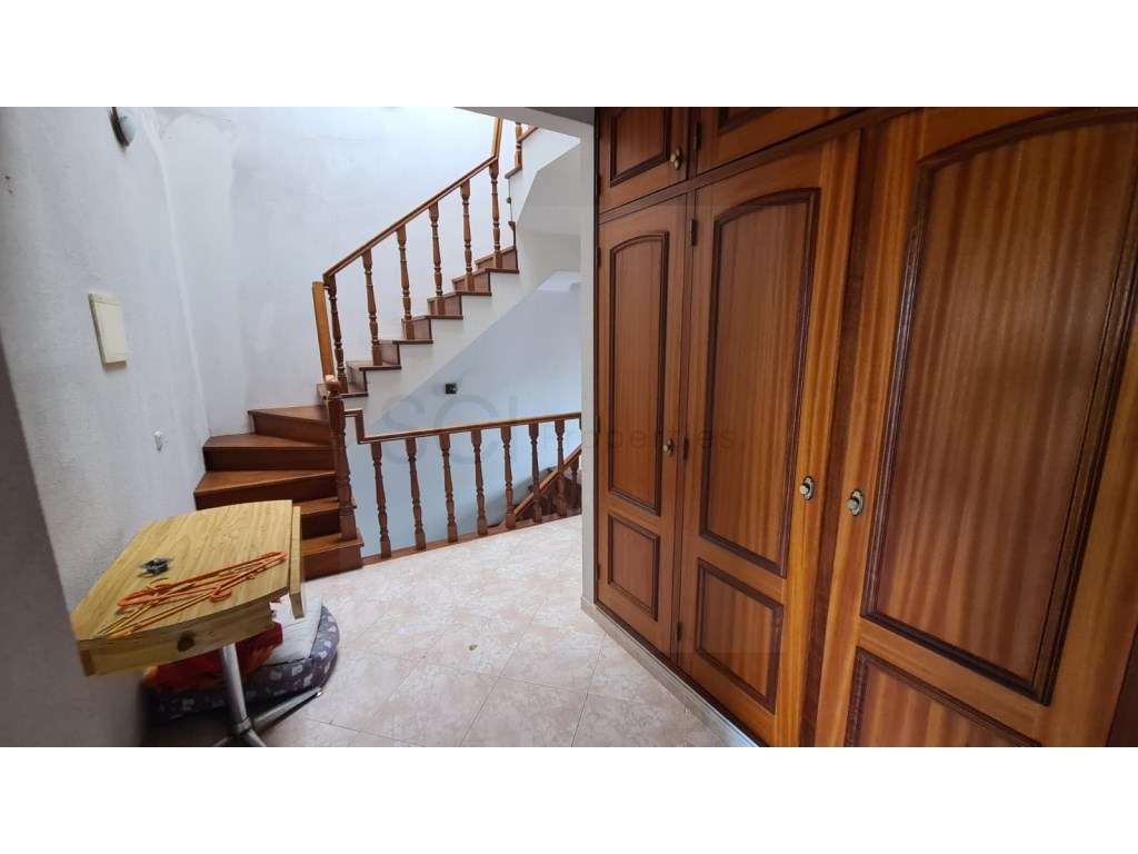 Moradia T3 +1 independente com garagem e piscina em Sesimbra-27