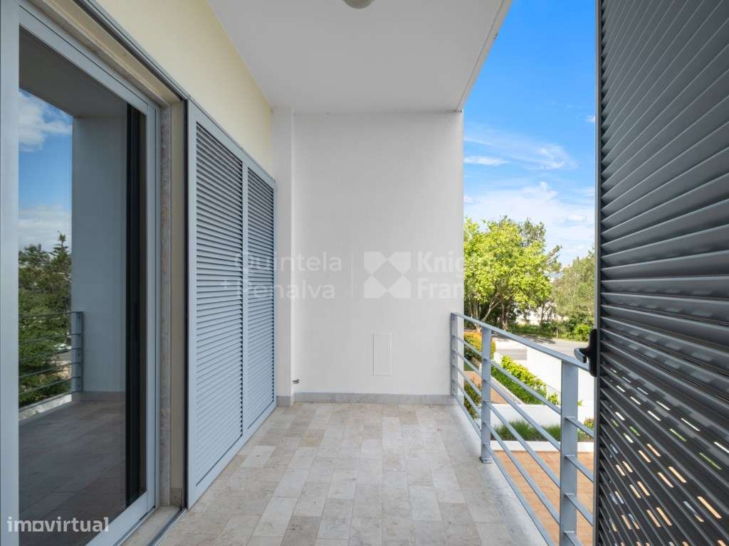 Apartamento T2 convertido em T1 na Costa da Guia, Cascais-15
