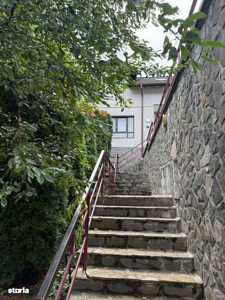 Pensiune 12 camere + casa 3 camere + terasa / curte 2000 / Breaza / - Imagine principală: 5/20