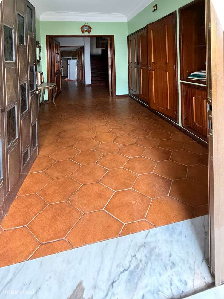 Moradia T4 de três frentes em Baguim do Monte - Exclusivo-15