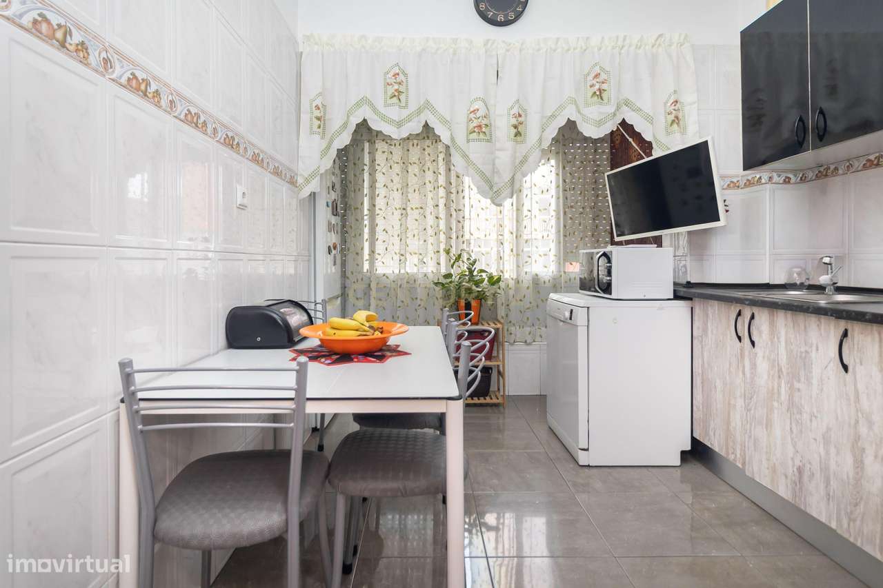 Apartamento T1 convertido em T2 – Rua da Camarinha, Setúbal - Grande imagem: 4/28