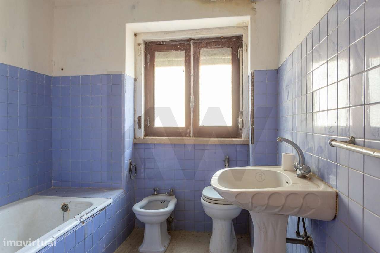 Moradia isolada para (sonhar e) remodelar | 300m2 área | Jardim à volt-32