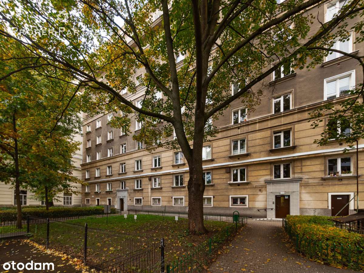 2 pokoje z oddzielną kuchnią w kamienicy Śródmieśc-18