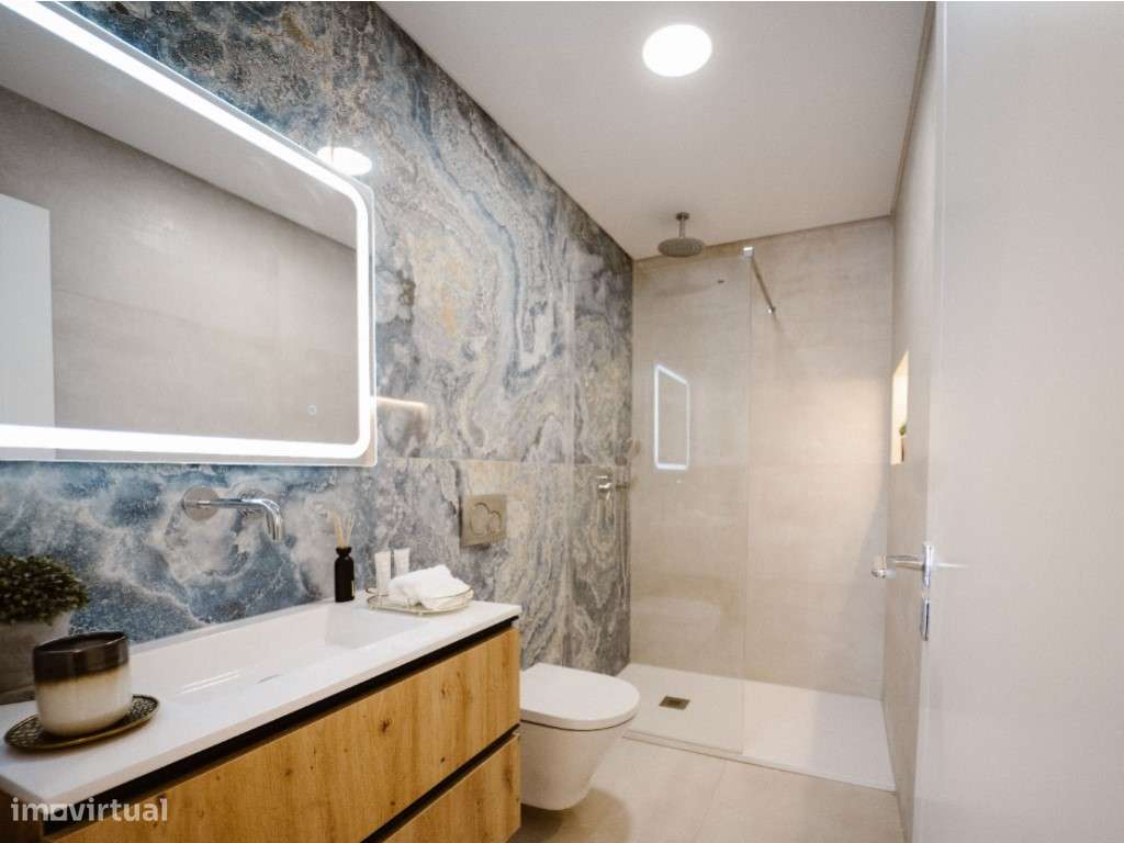 Moradia T4 com Jardim Privado e Piscina na Aroeira-26