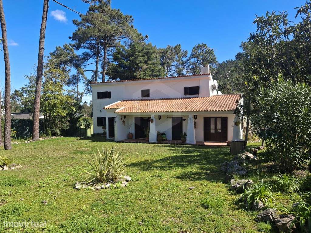 Moradia de Tradicional com Piscina em Lote de 2135 m² - Cotovia-54