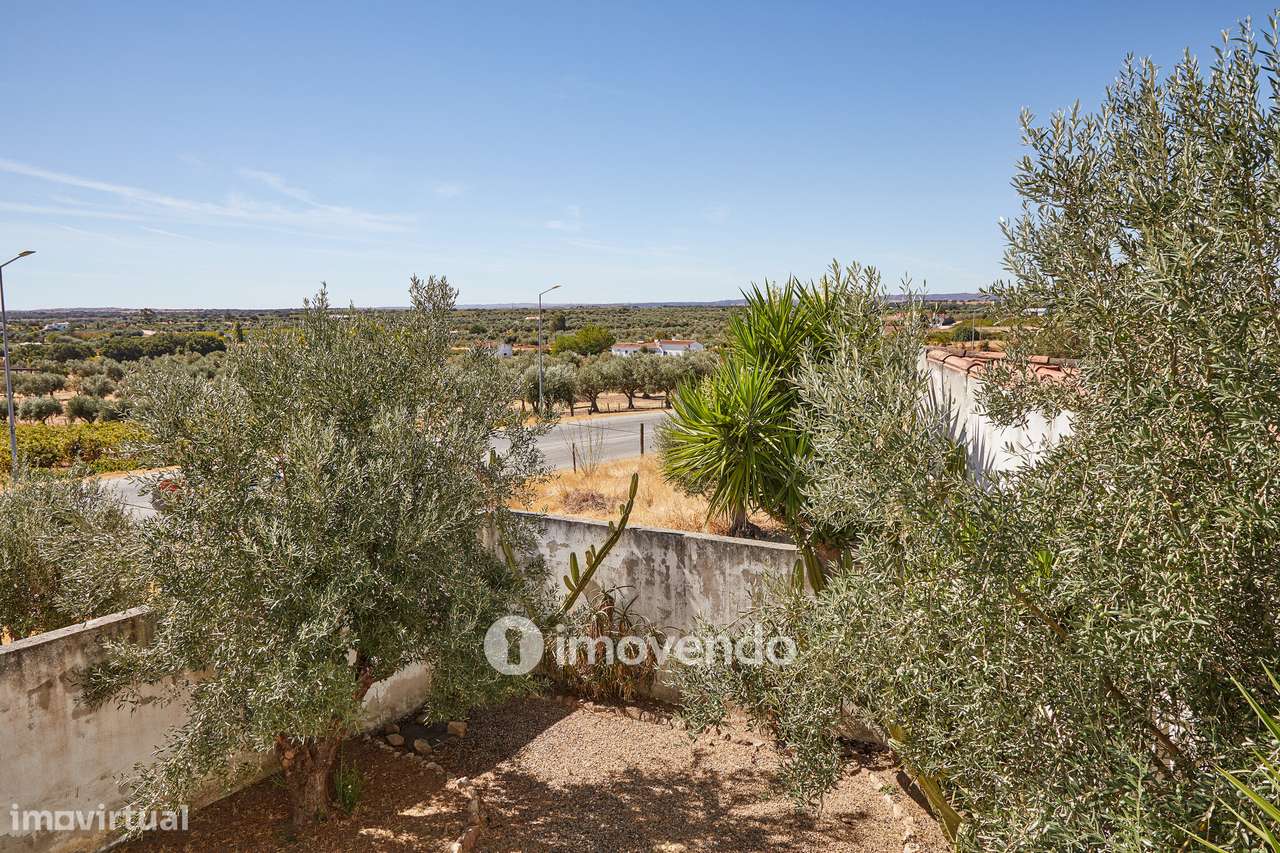 Andar de moradia T2 totalmente remodelado, em Reguengos de Monsaraz-27